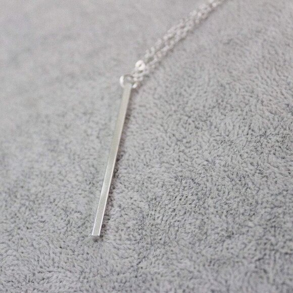 Versatile Long Y-Necklace in Eco-Friendly Metal - Dainty & Secure Clasp - Picture 4 of 7